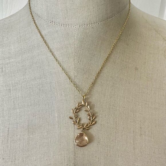 🌿 Gold plated Laurel Wreath Necklace with Faceted Champagne Glass Drop - Picture 1 of 10